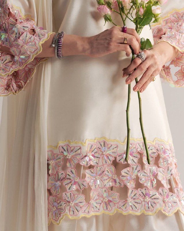 Ready To Wear White Natural Crep Silk Embroidery Farshi Salwar Kurti With Dupatta