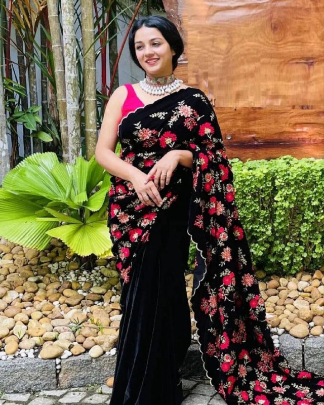 Designer Velvet Embroidered Work Black Saree With Pink Blouse