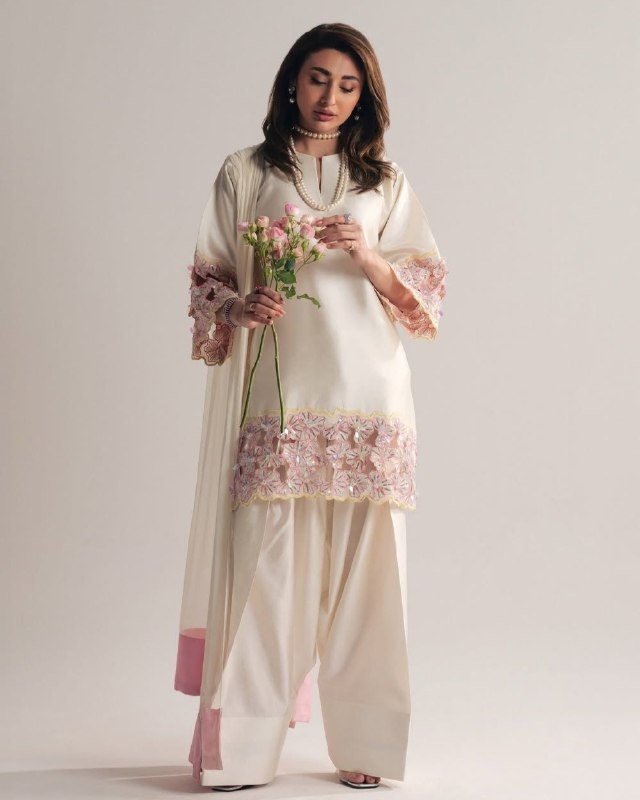 Ready To Wear White Natural Crep Silk Embroidery Farshi Salwar Kurti With Dupatta