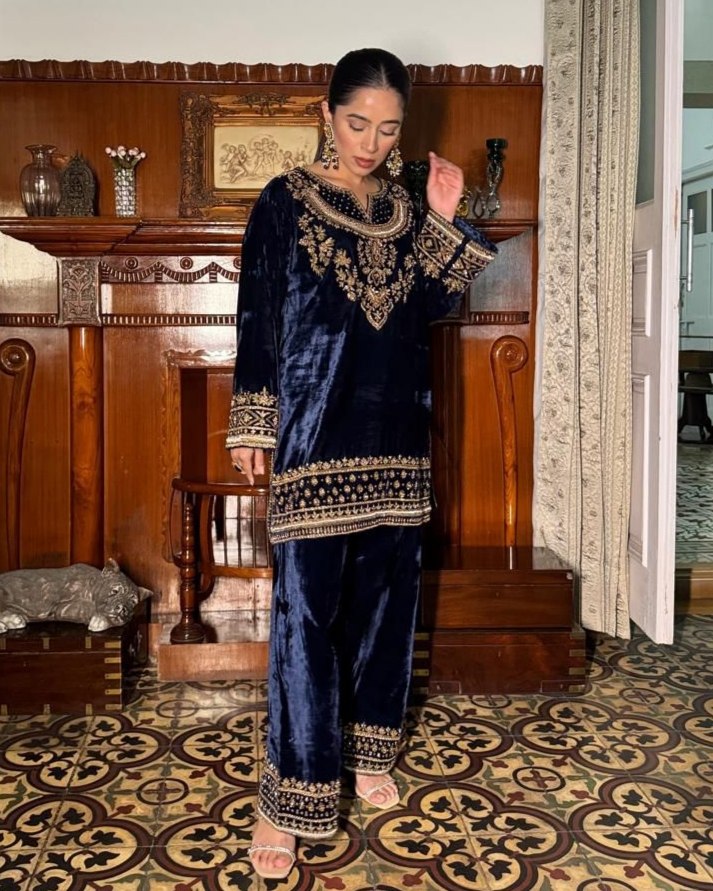 Exclusive Neavy Blue Blue Embroidered Pant Suit With Dupatta